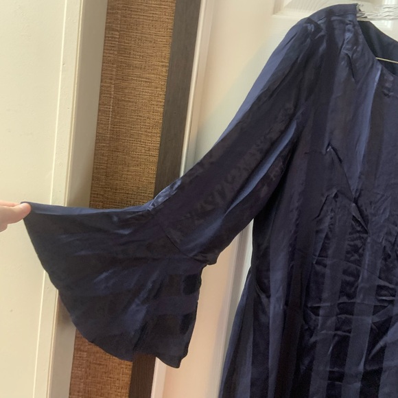 Cremieux Navy Selina Striped Tulip Sleeve Satin Dress size Large - Picture 5 of 11